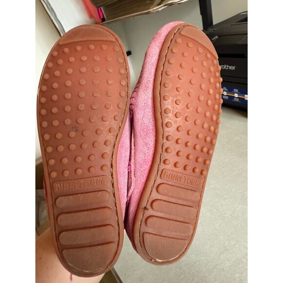 Girls' Pink Fringed Minnetonka booties, size 13. Leather, rubber soles. - Picture 3 of 4